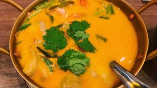 タイスープ料理【トムヤムクンナムコンモーファイ】タイ風海老スープ