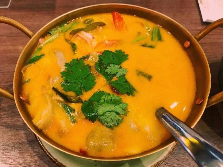 タイスープ料理【トムヤムクンナムコンモーファイ】タイ風海老スープ