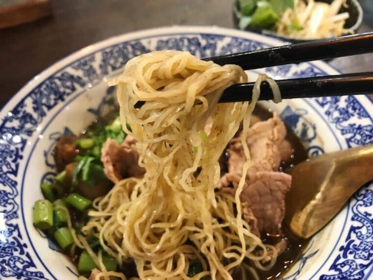 タイ麺料理【クイッティアオルア ナムトックバミー】タイラーメン