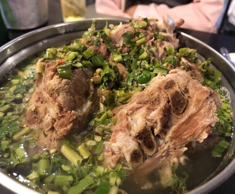 タイスープ料理【レンセープモーファイ】豚背骨マナオ煮スープ