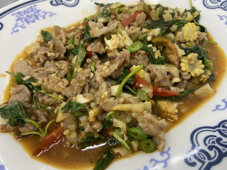 タイおかず料理【パットガパオヌア】牛肉ガパオ炒め