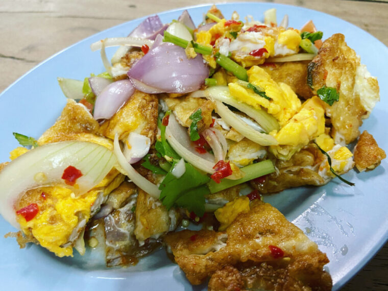 タイサラダ料理【ヤムカイダーオ】目玉焼きヤムサラダ