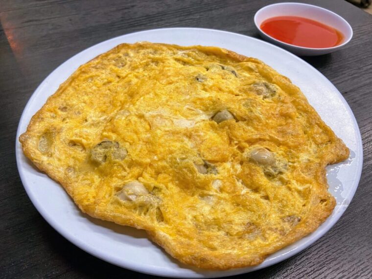 タイおかず料理【カイチアオホイナーンロム】タイ風牡蠣入り玉子焼き