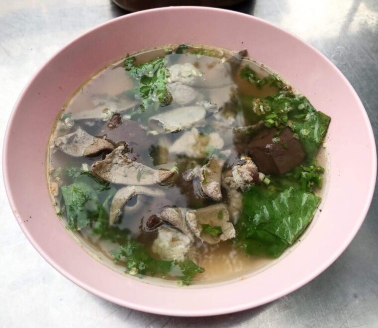 タイスープ料理【トムルアットムー（ガオラオルアットムー）】タイ風中身汁