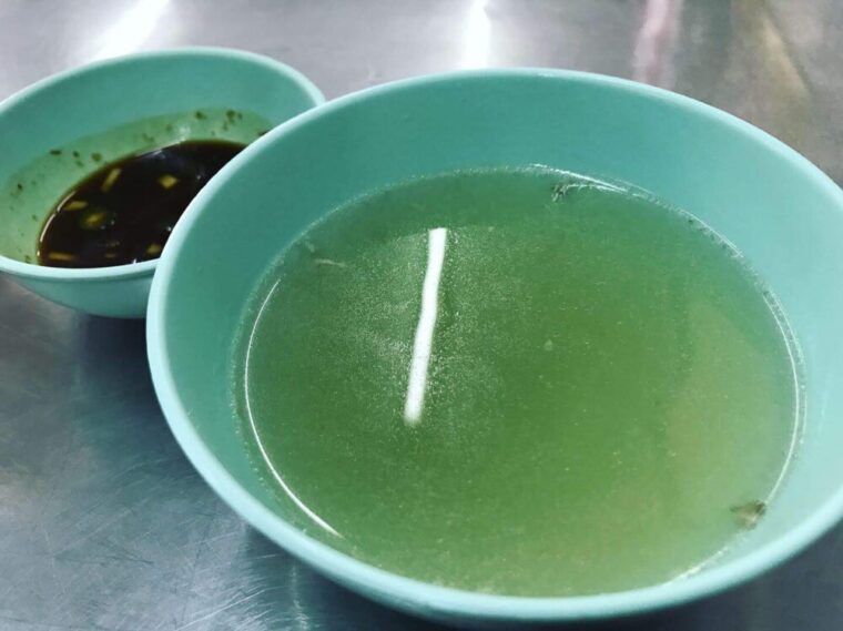 タイご飯料理【カオマンガイのセットスープとタレ】タイ風チキンライス