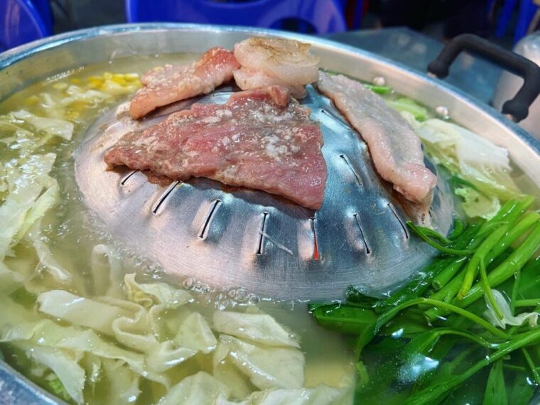 タイ鍋料理【ムーガタ鍋】タイ風焼肉しゃぶしゃぶ