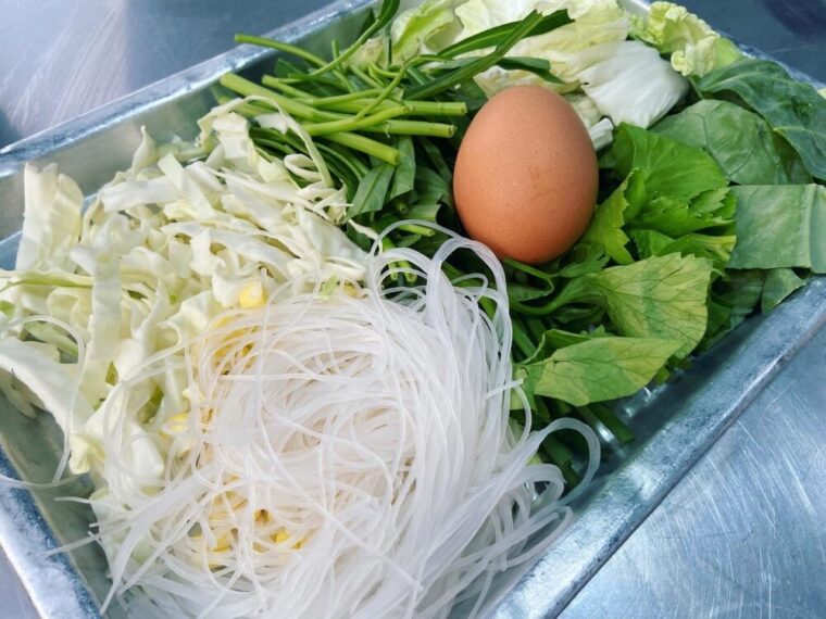 タイ鍋料理【ムーガタ鍋】タイ風焼肉しゃぶしゃぶの野菜類