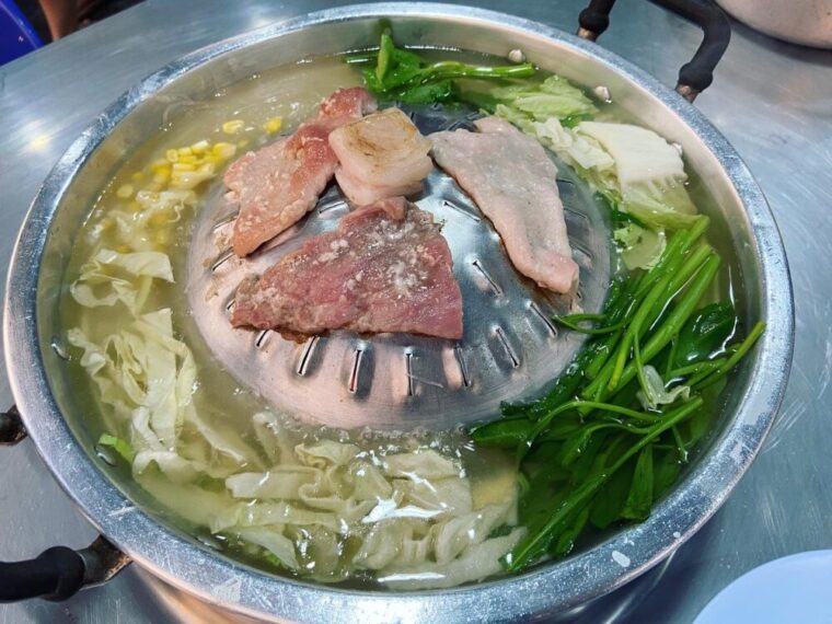 タイ鍋料理【ムーガタ鍋】タイ風焼肉しゃぶしゃぶ