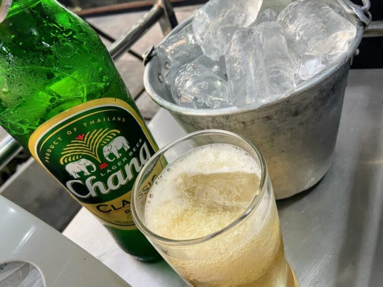 タイビール【ビアチャーン】チャーンビールと氷