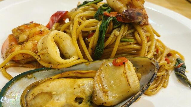 タイ麺料理【スパゲッティーパットキーマオタレー】酔っ払いスパゲッティー