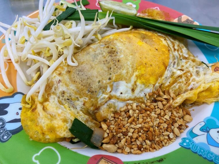 タイ麺料理【パッタイホーカイプー】蟹のオムパッタイ