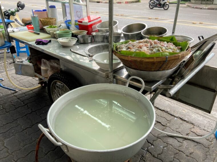 タイご飯料理【カオトム屋台】タイ風サラサラお粥