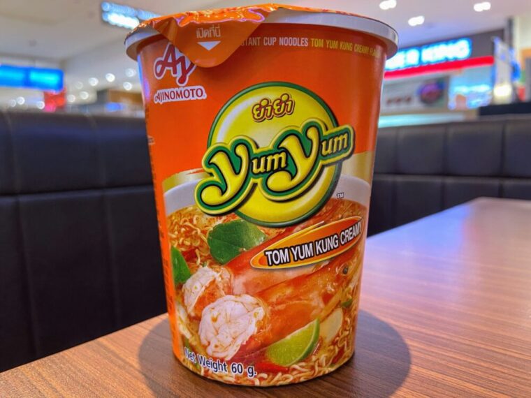 タイカップラーメンyumyum（ヤムヤム）【トムヤムクンナムコン味】