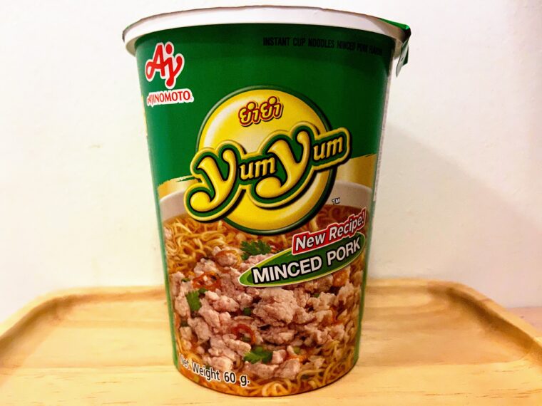 タイカップラーメンyumyum（ヤムヤム）【ムーサップ味】豚ひき肉味