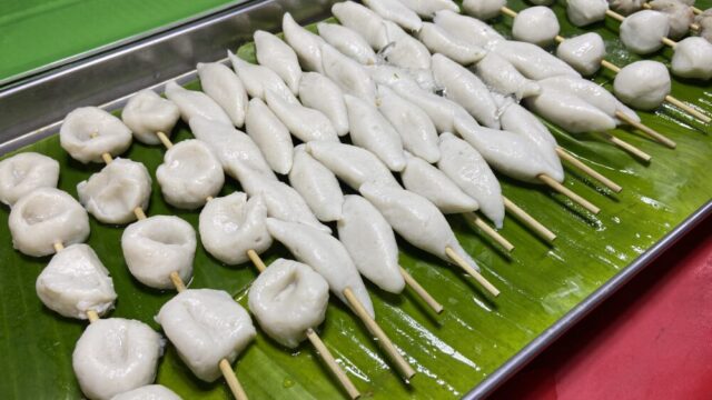 タイおかず料理【ルークチンプラー】タイ風練り物串