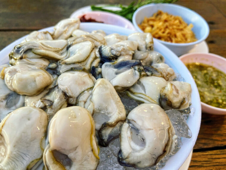 タイおかず料理【ホイナーンロムソンクルアン】タイ風半茹で牡蠣
