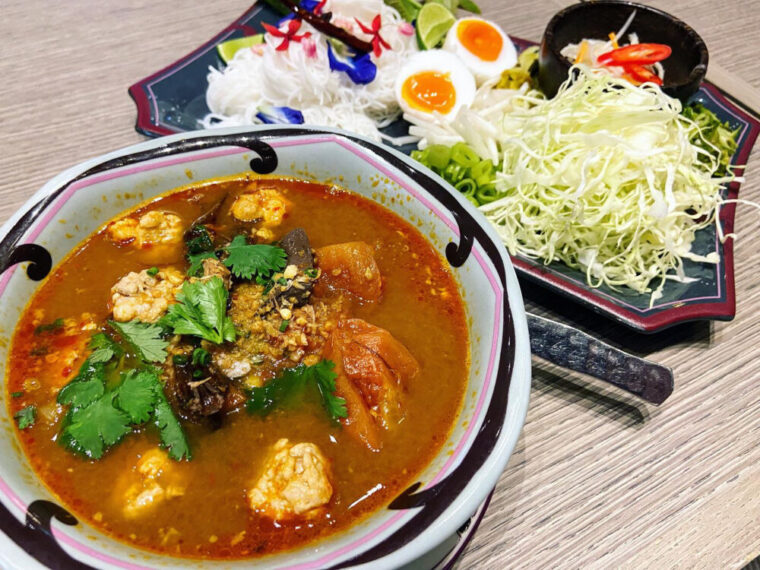 タイ麺料理【カノムチーンナムギョウ】タイ北部風そうめん