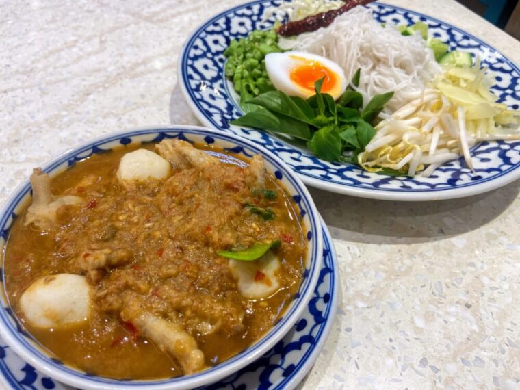 タイ麺料理【カノムチーンナムヤーパーティンガイ】森ともみじのタイ風そうめん