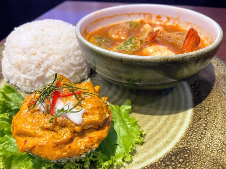 タイおかず料理【ホーモックプーとゲーンソムカイチアオチャオム】タイカレー風味はんぺん